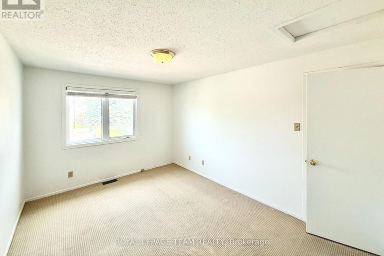 28744295/a-14-castlebrook-lane/centrepointe/ottawa/ontario/K2G5G4_19