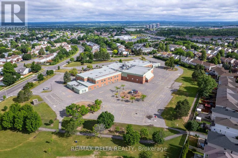 28540257/1610-duplante-avenue/fallingbrookpineridge/ottawa/ontario/K4A4A2_45