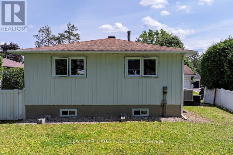 28586266/22-red-maple-crescent/blackburn-hamlet/ottawa/ontario/K1B3Z4_30