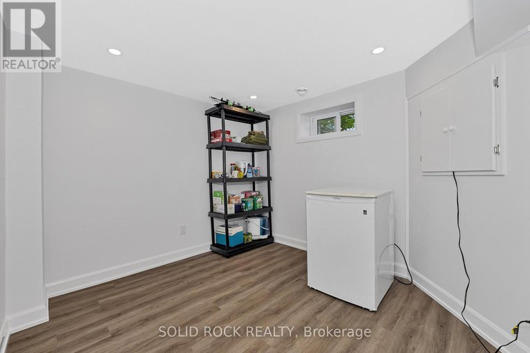 28414092/1229-erindale-drive/copeland-park/ottawa/ontario/K2C2G2_29
