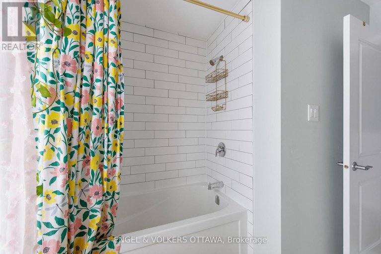 29401223/138-visor-private/emerald-meadowstrailwest/ottawa/ontario/K2V0S6_28