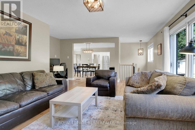 28798698/43-epworth-avenue/meadowlandsst-claire-gardens/ottawa/ontario/K2G2L8_20