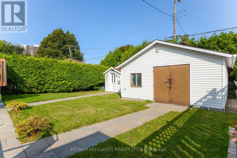 29123494/323-fullerton-avenue/overbrookcastle-heights/ottawa/ontario/K1K1K2_9