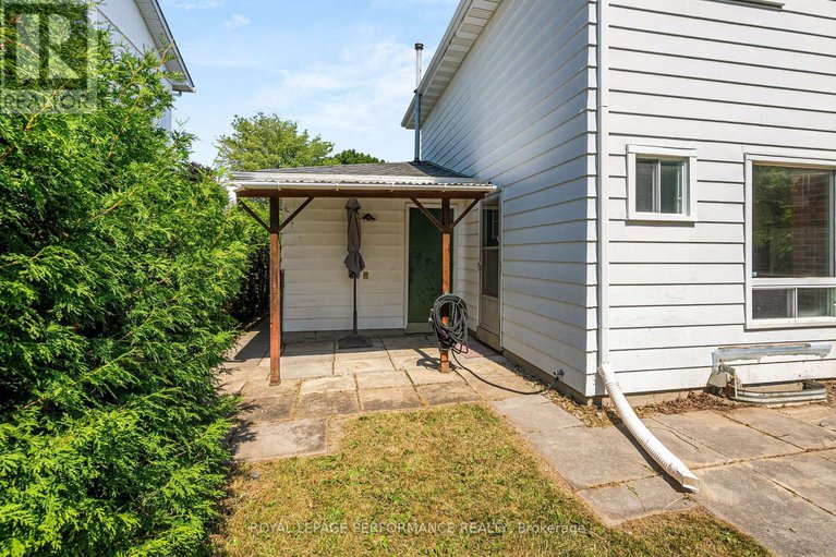 28731610/33-woodview-crescent/blackburn-hamlet/ottawa/ontario/K1B3B1_33