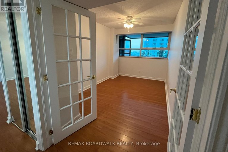 29597974/403-555-brittany-drive/viscount-alexander-park/ottawa/ontario/K1K4C5_12