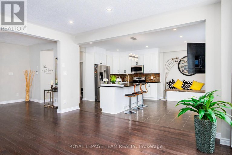 28163521/12-knockaderry-crescent/half-moon-bay/ottawa/ontario/K2C3H2_10