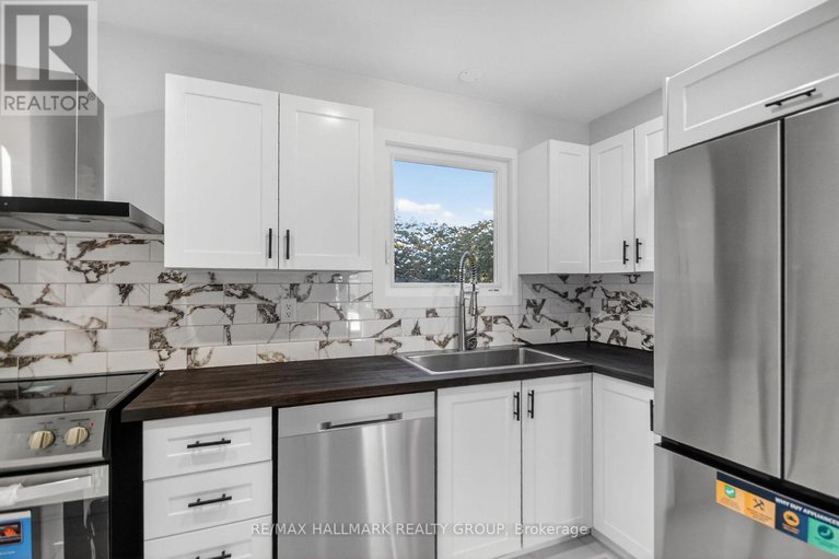 29154826/15-scharf-lane/glencairnhazeldean/ottawa/ontario/K2L2K3_17