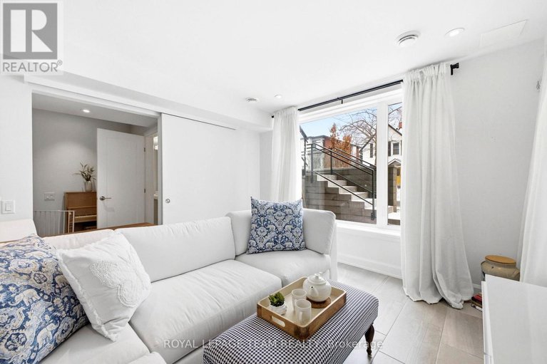 29580105/526-edison-avenue/mckellarhighland/ottawa/ontario/K2A3Y5_34