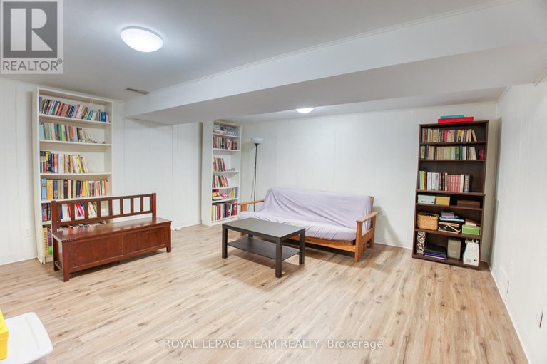 29145085/2010-featherston-drive/urbandale-acres/ottawa/ontario/K1H6P9_17