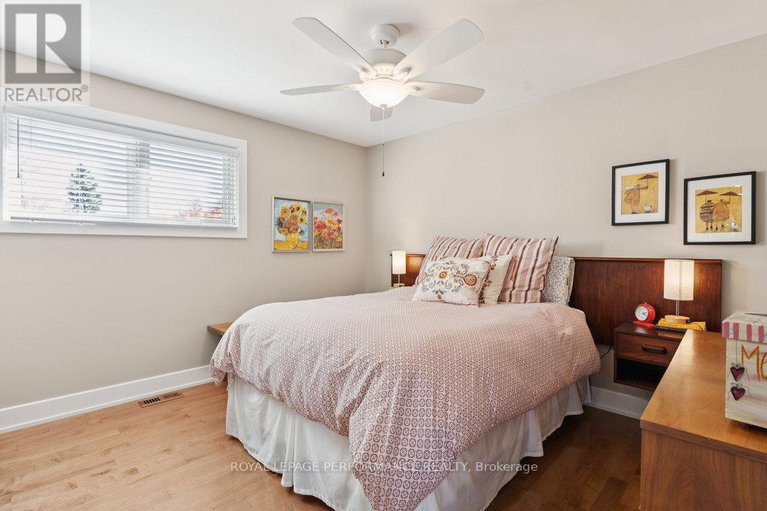 29049198/5-melva-avenue/blossom-parkkemp-parkfindlay-creek/ottawa/ontario/K1T3W9_26