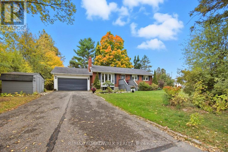 29538006/121-stamford-drive/drummond-n-elmsley-drummond-twp/drummondnorth-elmsley/ontario/K7H3C1_2
