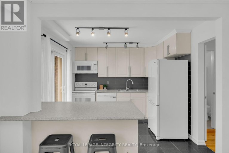 29428400/7-fallow-court/hunt-club-parkgreenboro/ottawa/ontario/K1T1W8_7