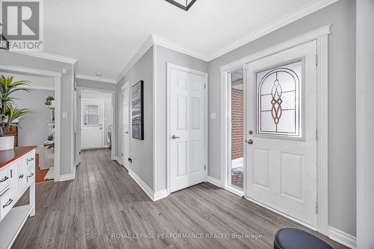 29305647/1310-prestone-drive/bilberry-creekqueenswood-heights/ottawa/ontario/K1E2Z6_3