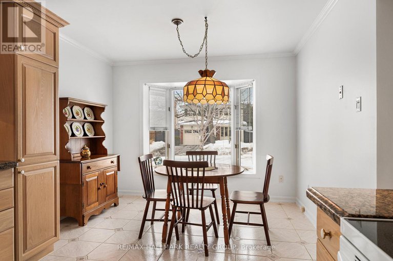 29434768/1177-st-moritz-crescent-n/convent-glen-north/ottawa/ontario/K1C2B2_13