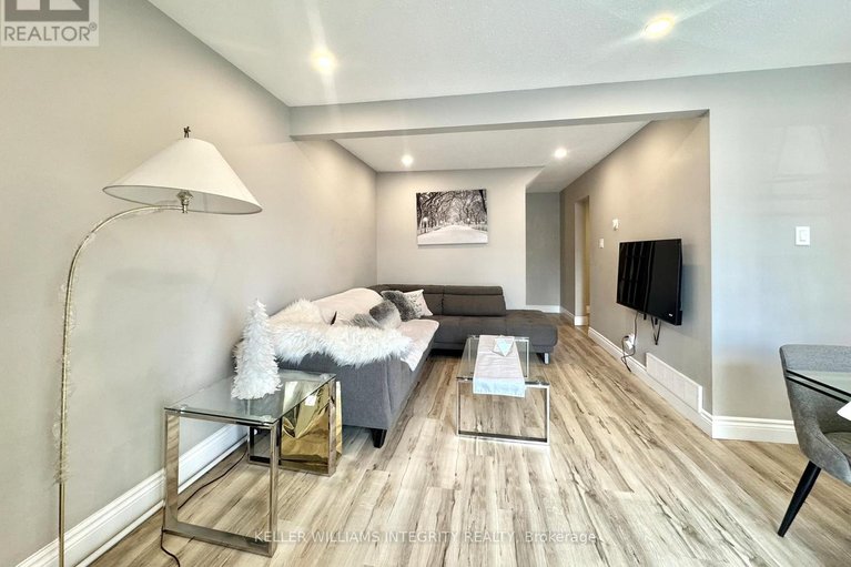 28154215/22-1584-hoskins-crescent/fallingbrookpineridge/ottawa/ontario/K4A2J1_10