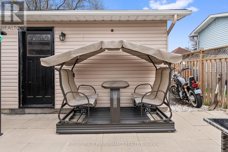 29688001/420-hatfield-crescent/bilberry-creekqueenswood-heights/ottawa/ontario/K1E1M8_30