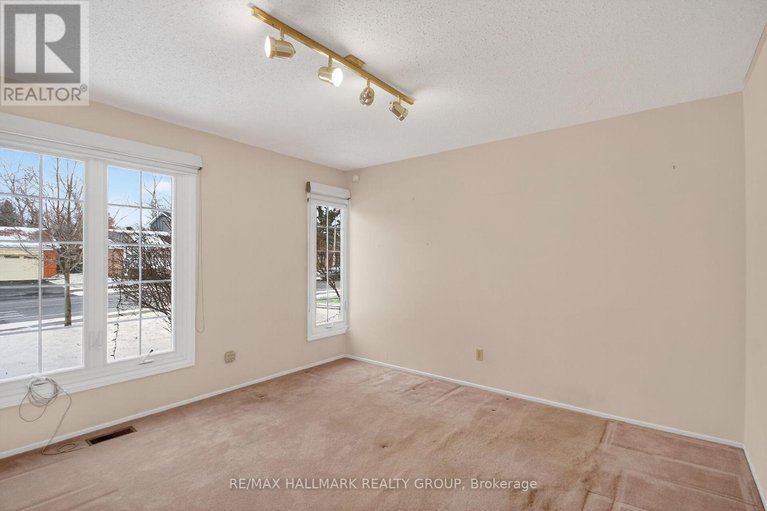 29582128/1050-plante-drive/hunt-clubwestern-community/ottawa/ontario/K1V9E6_41