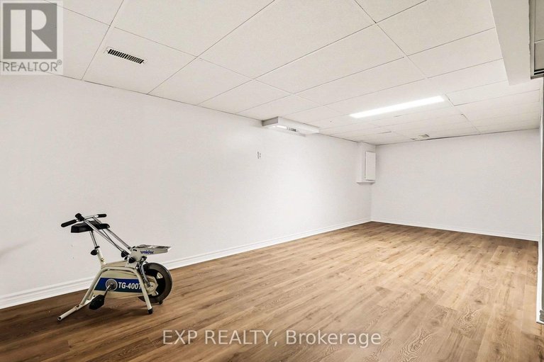 29658093/15-wedgewood-crescent/blackburn-hamlet/ottawa/ontario/K1B4B5_16