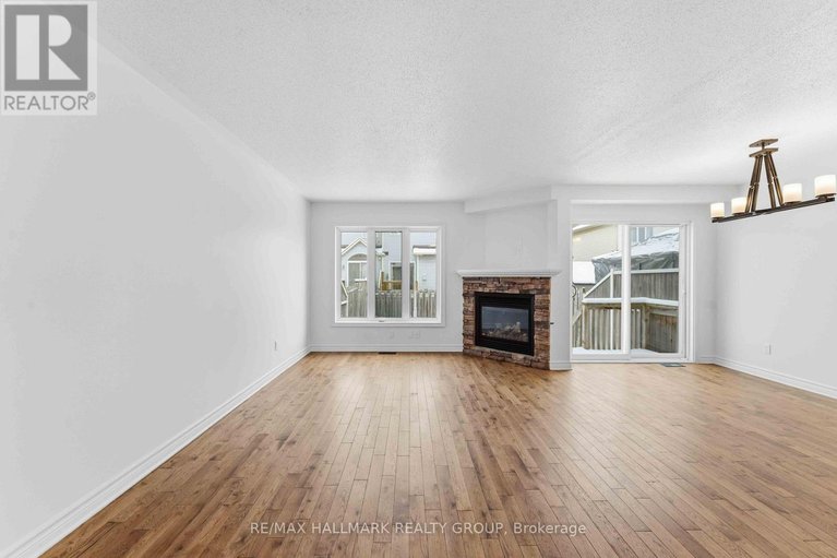 29099475/123-silvermoon-crescent/avalon-east/ottawa/ontario/K4A0P5_21