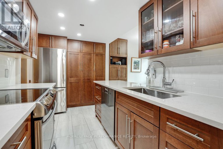 29039547/695-richmond-road/woodroffe/ottawa/ontario/K2A0G6_9