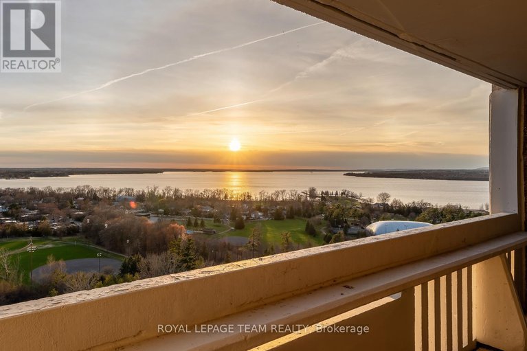 28274883/2004-415-greenview-avenue/britannia/ottawa/ontario/K2B8G5_28