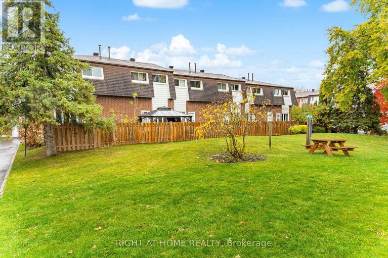 29056028/32-2296-orient-park-drive/blackburn-hamlet-south/ottawa/ontario/K1B4N6_40