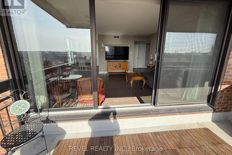 29566268/1403-20-the-driveway-drive/ottawa-centregolden-triangle/ottawa/ontario/K2P1C8_21