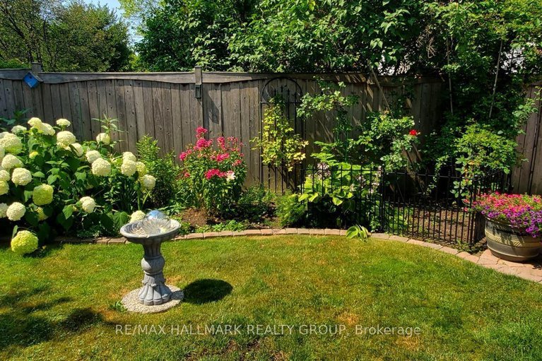 29129242/89-westpark-drive/blackburn-hamlet/ottawa/ontario/K1B3G4_50