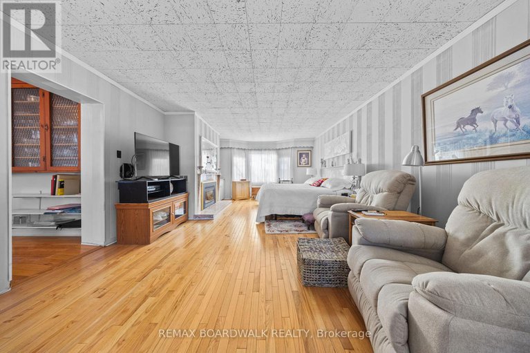 29393366/961-kingsmere-avenue/mckellar-heightsglabar-park/ottawa/ontario/K2A3K3_22