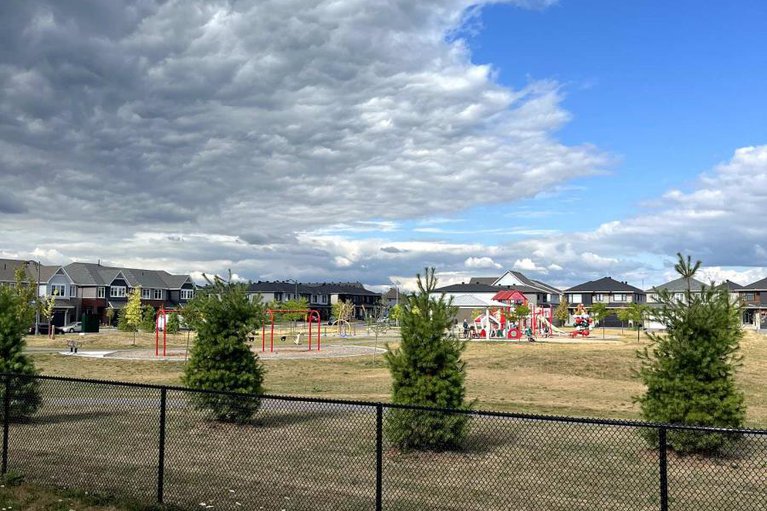 28736407/696-moonflower-crescent/blossom-parkkemp-parkfindlay-creek/ottawa/ontario/K1T0X8_45