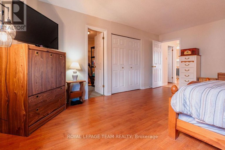 29615075/16-pickwick-drive/cedargrovefraserdale/ottawa/ontario/K2J3G1_29