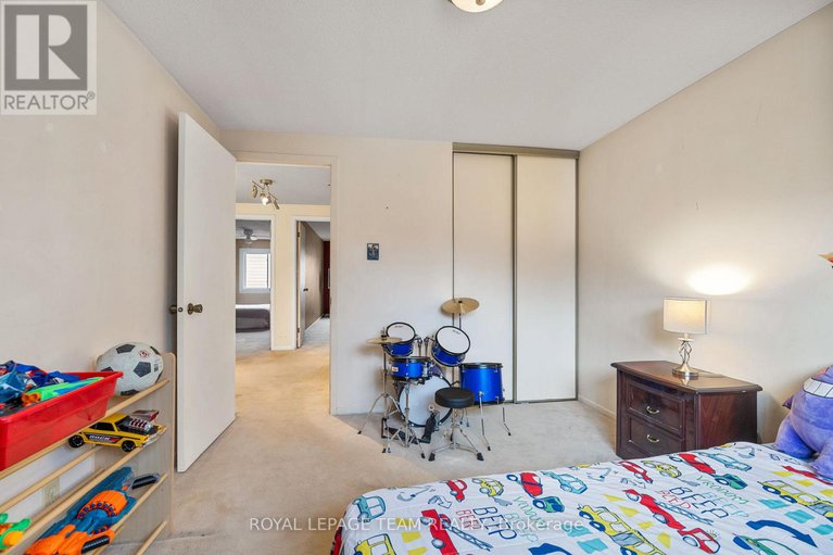 28526425/2245-orient-park-drive/blackburn-hamlet-south/ottawa/ontario/K1B4W3_26