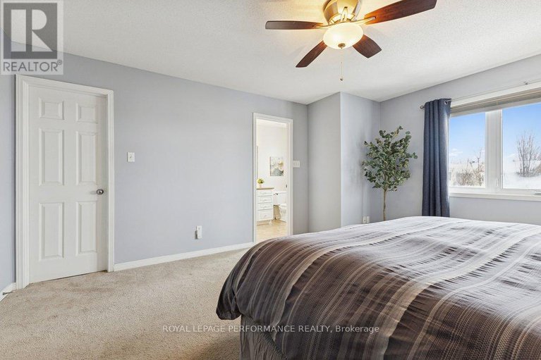 29402071/303-bryarton-street/chapel-hill/ottawa/ontario/K1C7R5_18