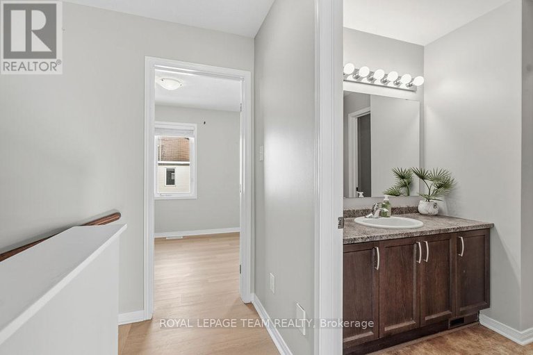 29379496/402-sadar-private/cedargrovefraserdale/ottawa/ontario/K2J3T3_34