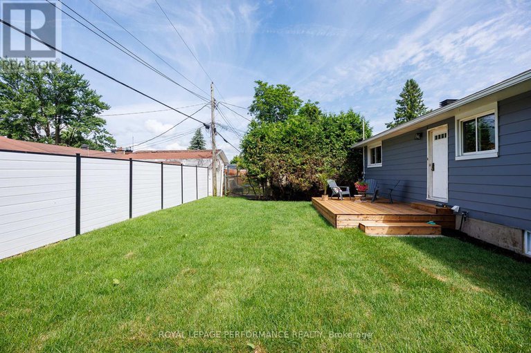 28604783/1398-jamison-avenue-s/bilberry-creekqueenswood-heights/ottawa/ontario/K1E1J5_44