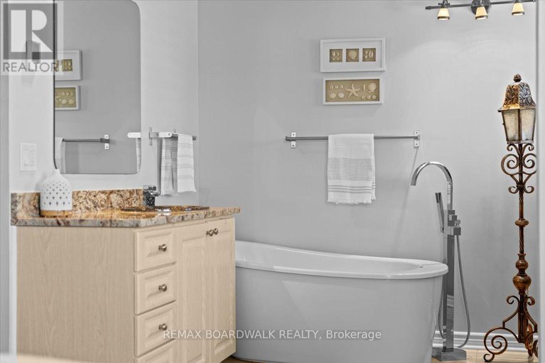 29446345/6355-sablewood-place/chapel-hill/ottawa/ontario/K1C7M3_58