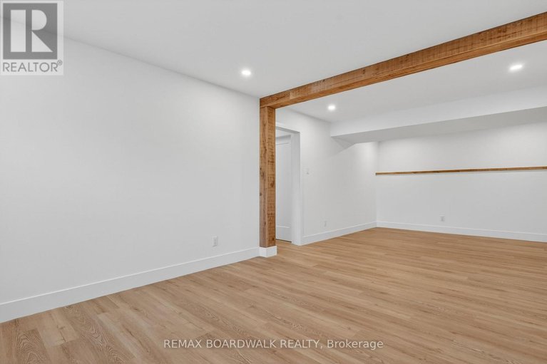 29437074/38-courtney-road-w/glencairnhazeldean/ottawa/ontario/K2L1L8_29