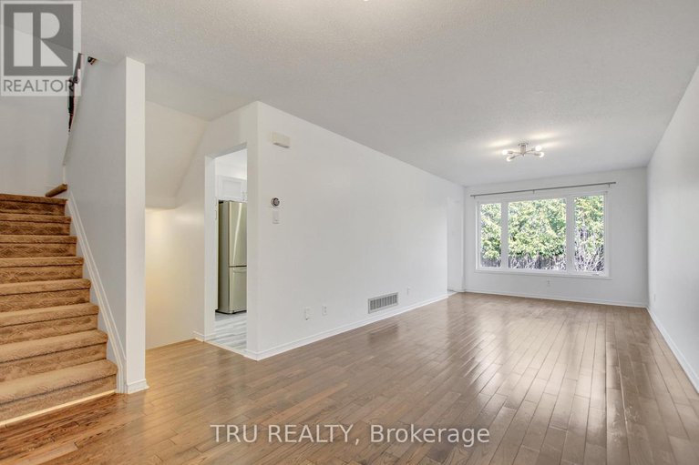 28416739/133-kinross-private/morgans-grantsouth-march/ottawa/ontario/K2K3P9_8