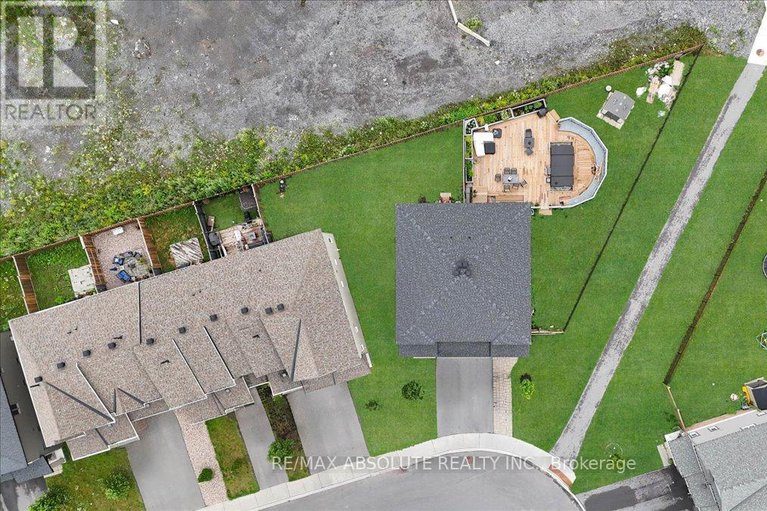28578838/169-bandelier-way/stittsville-north/ottawa/ontario/K2S2J5_30