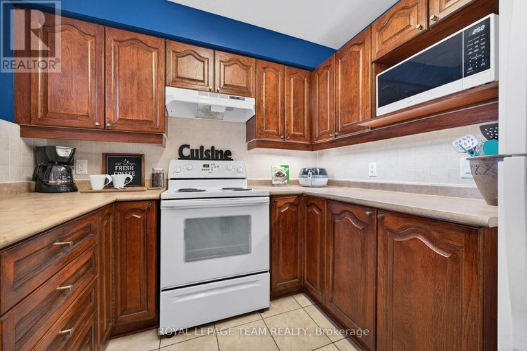 29651493/811-120-grant-carman-drive/mooneys-bayrevelstoke/ottawa/ontario/K2E1C8_10