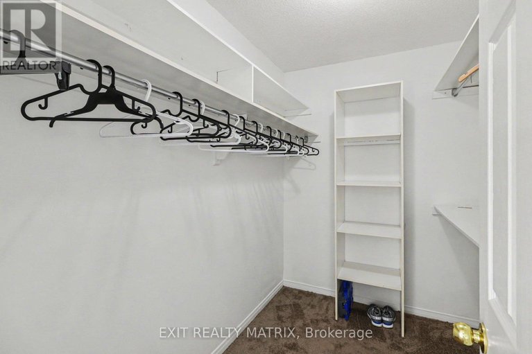 29641183/2829-gothwood-place/sawmill-creektimbermill/ottawa/ontario/K1T2V4_19