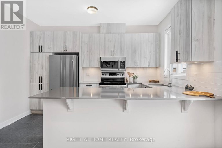 29218592/30-chasing-grove/btwn-franktown-rd-fallowfield-rd/ottawa/ontario/K0A2Z0_15