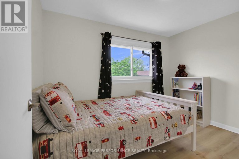 28622582/786-cummings-avenue/castle-heightsrideau-high/ottawa/ontario/K1K2L2_25