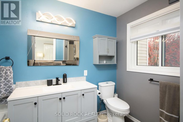 29093942/61-flowertree-crescent/emerald-meadowstrailwest/ottawa/ontario/K2M2R7_20