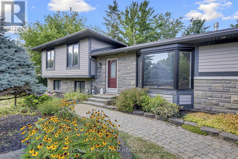 29003460/1079-christopher-drive/manotick-long-island-nicholls-island/ottawa/ontario/K4M1J2_5