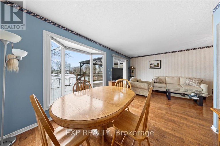 29485103/915-lawnsberry-drive/chatelaine-village/ottawa/ontario/K1E1Y2_14
