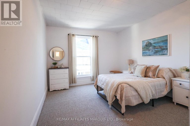 29078821/11-elgin-street-e/alexandria/north-glengarry/ontario/K0C1A0_35