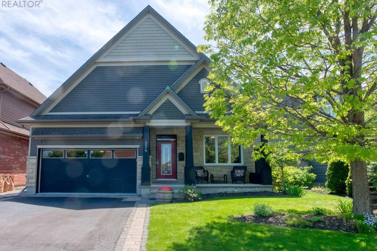 454 Creekview Way