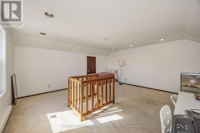 29431768/848-maitland-avenue/mckellar-heightsglabar-park/ottawa/ontario/K2A2S3_26