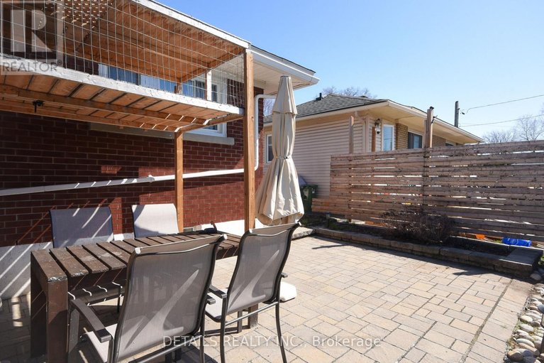 29661613/1222-field-street/bel-air-park/ottawa/ontario/K2C2R2_45